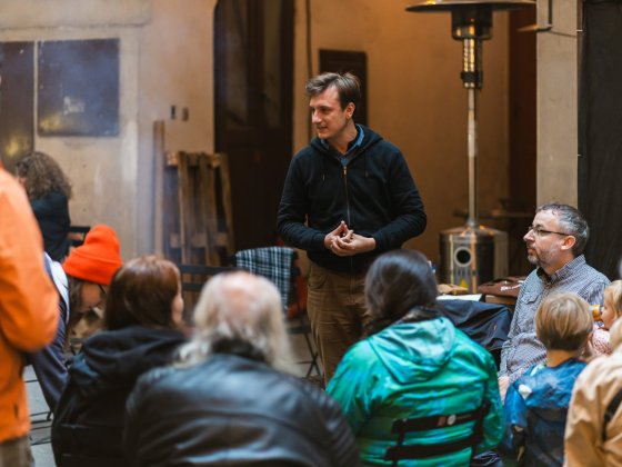 8lidí: 8 miliard lidí hoří – dramaturgický research | Foto: Romana Kovacs