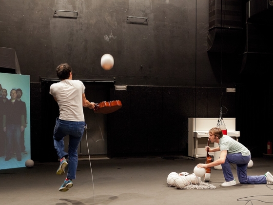 Antoine Defoort & Julien Fournet | <h4>Cheval</h4>
2. 11. / 19:30, La Fabrika