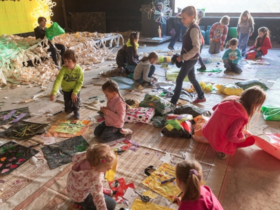 Barvy & tvary v pohybu | <h4>Výtvarný workshop pro děti i dospělé všech věkových kategorií</h4>
19. 10. 2013, Palác u Stýblů