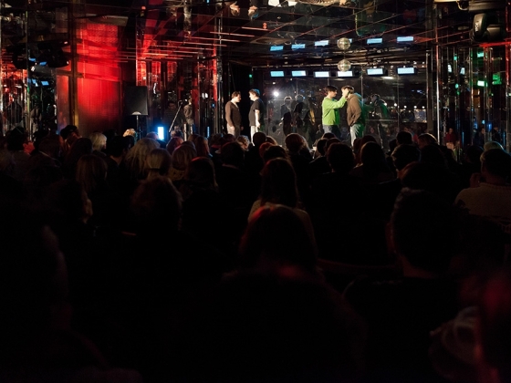 Divadlo Vosto5 | <h4>Stand´artní kabaret</h4>
Zcela otevřený divadelně-hudební improvizační večer. Stand´artní kabaret prožívá pokaždé svou premiéru i derniéru a je hudebně doprovázený vlastní kapelou SNAHA<br />
29. 10. / 20:30, Casino