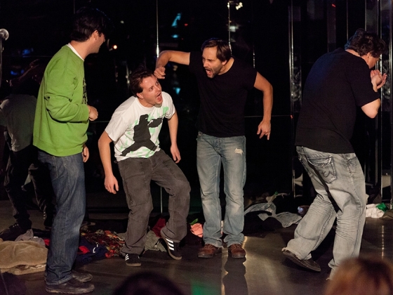 Divadlo Vosto5 | <h4>Stand´artní kabaret</h4>
Zcela otevřený divadelně-hudební improvizační večer. Stand´artní kabaret prožívá pokaždé svou premiéru i derniéru a je hudebně doprovázený vlastní kapelou SNAHA<br />
29. 10. / 20:30, Casino