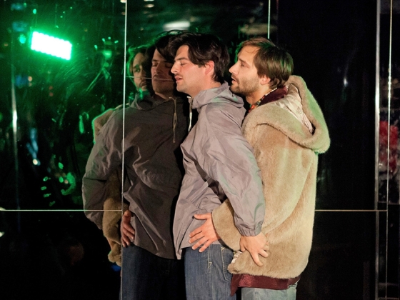 Divadlo Vosto5 | <h4>Stand´artní kabaret</h4>
Zcela otevřený divadelně-hudební improvizační večer. Stand´artní kabaret prožívá pokaždé svou premiéru i derniéru a je hudebně doprovázený vlastní kapelou SNAHA<br />
29. 10. / 20:30, Casino