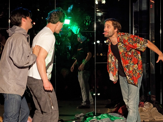 Divadlo Vosto5 | <h4>Stand´artní kabaret</h4>
Zcela otevřený divadelně-hudební improvizační večer. Stand´artní kabaret prožívá pokaždé svou premiéru i derniéru a je hudebně doprovázený vlastní kapelou SNAHA<br />
29. 10. / 20:30, Casino