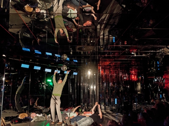 Divadlo Vosto5 | <h4>Stand´artní kabaret</h4>
Zcela otevřený divadelně-hudební improvizační večer. Stand´artní kabaret prožívá pokaždé svou premiéru i derniéru a je hudebně doprovázený vlastní kapelou SNAHA<br />
29. 10. / 20:30, Casino