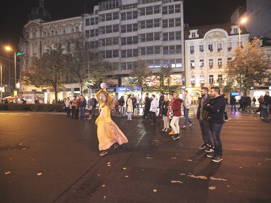 Druhé město | <h4>Divadlo Vosto5, VerTeDance, KALD DAMU</h4>
11. 10. 2014, Václavské náměstí