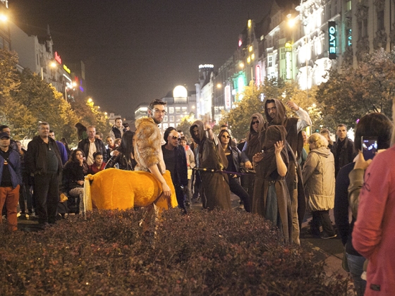 Druhé město | <h4>Divadlo Vosto5, VerTeDance, KALD DAMU</h4>
11. 10. 2014, Václavské náměstí