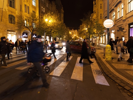 HOPPART | <h4>Street Art muzikál</h4>
V této koncertní performanci smísil HOPPartklub to nejlepší z popových hitů s městským prostorem a proměnil tak město v jeviště. / 1. 11. 2012
