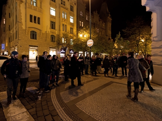 HOPPART | <h4>Street Art muzikál</h4>
V této koncertní performanci smísil HOPPartklub to nejlepší z popových hitů s městským prostorem a proměnil tak město v jeviště. / 1. 11. 2012