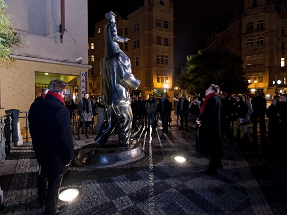 HOPPART | <h4>Street Art muzikál</h4>
V této koncertní performanci smísil HOPPartklub to nejlepší z popových hitů s městským prostorem a proměnil tak město v jeviště. / 1. 11. 2012