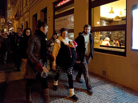 HOPPART | <h4>Street Art muzikál</h4>
V této koncertní performanci smísil HOPPartklub to nejlepší z popových hitů s městským prostorem a proměnil tak město v jeviště. / 1. 11. 2012