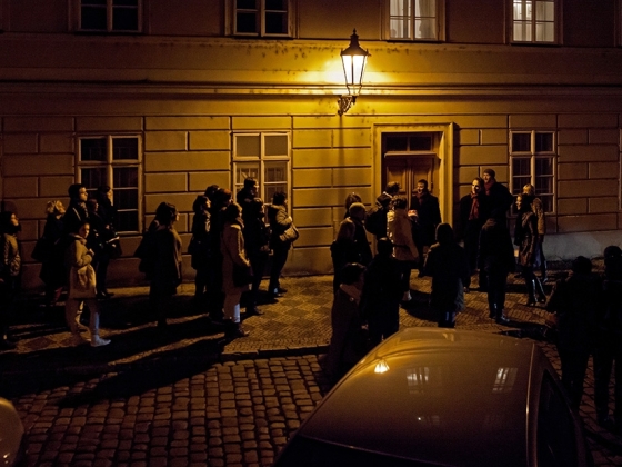 HOPPART | <h4>Street Art muzikál</h4>
V této koncertní performanci smísil HOPPartklub to nejlepší z popových hitů s městským prostorem a proměnil tak město v jeviště. / 1. 11. 2012
