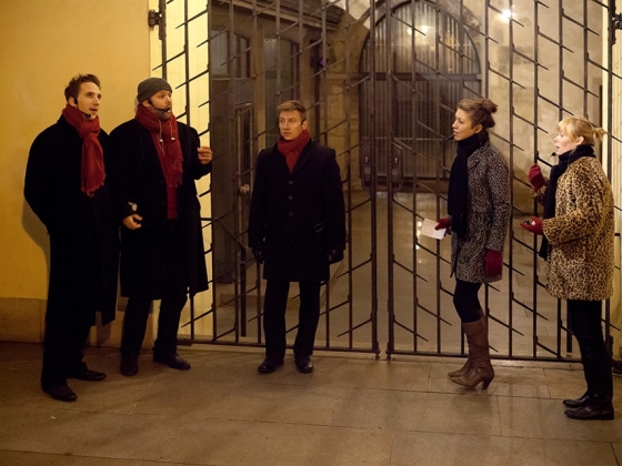 HOPPART | <h4>Street Art muzikál</h4>
V této koncertní performanci smísil HOPPartklub to nejlepší z popových hitů s městským prostorem a proměnil tak město v jeviště. / 1. 11. 2012