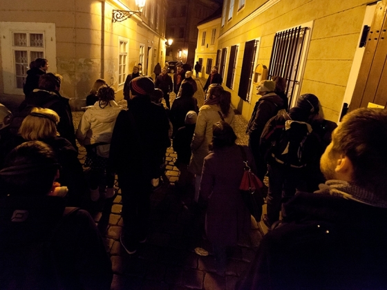 HOPPART | <h4>Street Art muzikál</h4>
V této koncertní performanci smísil HOPPartklub to nejlepší z popových hitů s městským prostorem a proměnil tak město v jeviště. / 1. 11. 2012