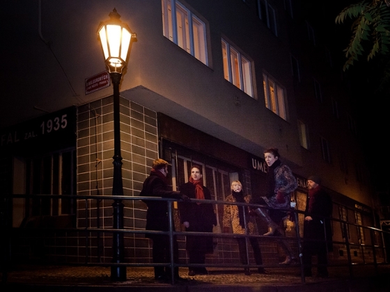 HOPPART | <h4>Street Art muzikál</h4>
V této koncertní performanci smísil HOPPartklub to nejlepší z popových hitů s městským prostorem a proměnil tak město v jeviště. / 1. 11. 2012