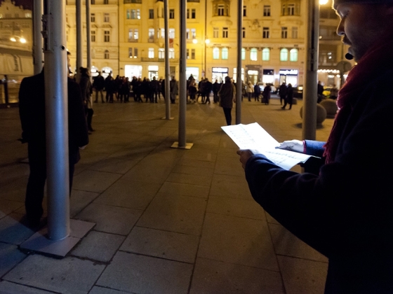 HOPPART | <h4>Street Art muzikál</h4>
V této koncertní performanci smísil HOPPartklub to nejlepší z popových hitů s městským prostorem a proměnil tak město v jeviště. / 1. 11. 2012