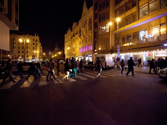 HOPPART | <h4>Street Art muzikál</h4>
V této koncertní performanci smísil HOPPartklub to nejlepší z popových hitů s městským prostorem a proměnil tak město v jeviště. / 1. 11. 2012