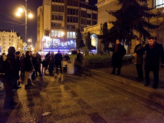 HOPPART | <h4>Street Art muzikál</h4>
V této koncertní performanci smísil HOPPartklub to nejlepší z popových hitů s městským prostorem a proměnil tak město v jeviště. / 1. 11. 2012