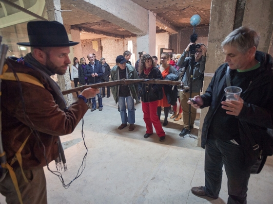 Knowtilus | <h4>Prezentace site-specific projektů z ateliéru Divadelní tvorba v netradičních prostorech KALD DAMU</h4>
17. 10. 2013, Palác u Stýblů