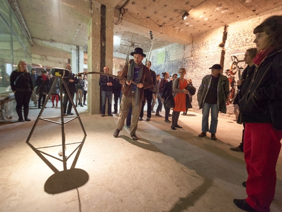 Knowtilus | <h4>Prezentace site-specific projektů z ateliéru Divadelní tvorba v netradičních prostorech KALD DAMU</h4>
17. 10. 2013, Palác u Stýblů