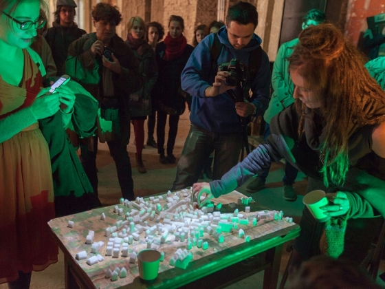 Knowtilus | <h4>Prezentace site-specific projektů z ateliéru Divadelní tvorba v netradičních prostorech KALD DAMU</h4>
17. 10. 2013, Palác u Stýblů