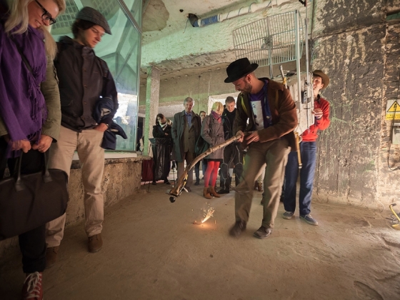 Knowtilus | <h4>Prezentace site-specific projektů z ateliéru Divadelní tvorba v netradičních prostorech KALD DAMU</h4>
17. 10. 2013, Palác u Stýblů