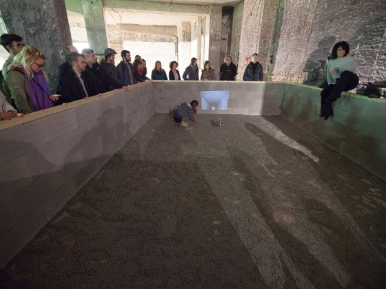 Knowtilus | <h4>Prezentace site-specific projektů z ateliéru Divadelní tvorba v netradičních prostorech KALD DAMU</h4>
17. 10. 2013, Palác u Stýblů
