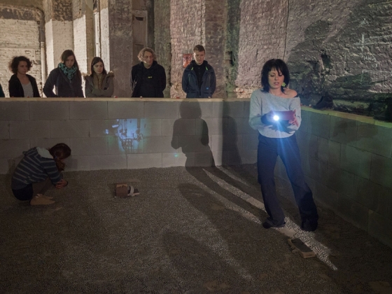 Knowtilus | <h4>Prezentace site-specific projektů z ateliéru Divadelní tvorba v netradičních prostorech KALD DAMU</h4>
17. 10. 2013, Palác u Stýblů
