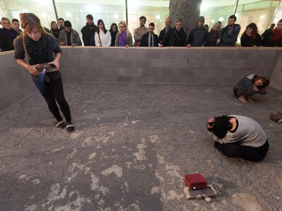 Knowtilus | <h4>Prezentace site-specific projektů z ateliéru Divadelní tvorba v netradičních prostorech KALD DAMU</h4>
17. 10. 2013, Palác u Stýblů