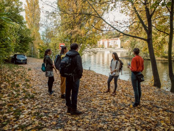 Komentovaná procházka O vodě | S Kamilou Lohrovou a Terezou Vohryzkovou
