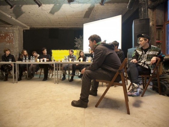 Nestátní a současné? Potřebné, a k čemu? | <h4>Debata s kurátory o současném umění
a jeho provozu</h4>
12. 10. 2013, Palác U Stýblů