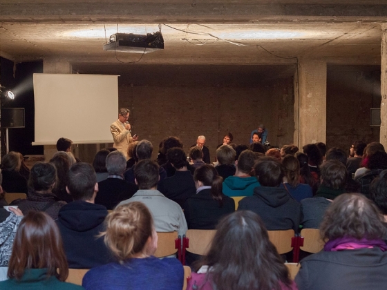 O mezioborové spolupráci | <h4>Adam Gebrian & hosté</h4>
19. 10. 2013, Palác u Stýblů