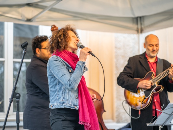 Petra Ernyei | Markéta M. Černá