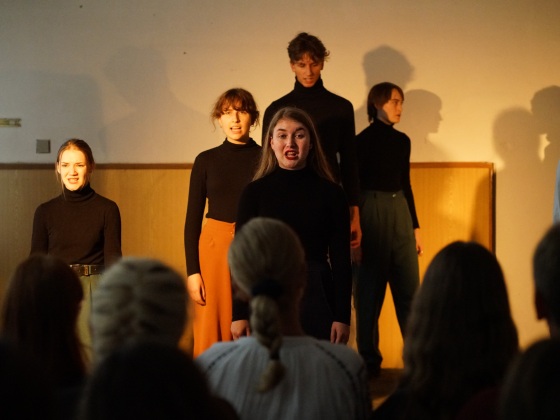 Shake Human Spear – Hamlet | Markéta M. Černá
