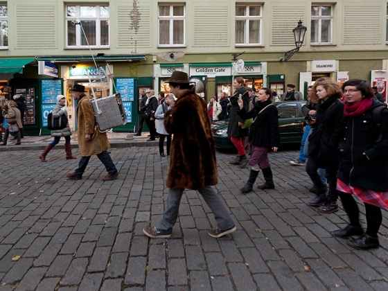 Šťourači a hledači | <h4>Performance – průvod, emanace éterických bytostí</h4>
2. 11. / 16:00, Casino