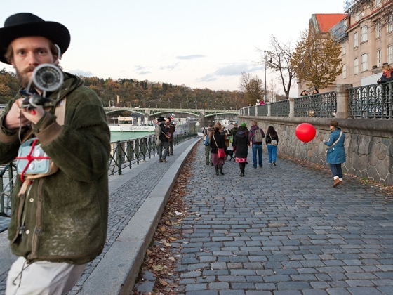 Šťourači a hledači | <h4>Performance – průvod, emanace éterických bytostí</h4>
2. 11. / 16:00, Casino