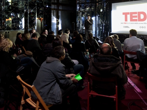 TEDTalks I | <h4>To nejlepší z TEDTalks</h4>
Videa s moderátory Petrem Koubským a Šárkou Havlíčkovou na téma: veřejný prostor, život ve městě, sdílená budoucnost, sousedské vztahy, umělecké zásahy ve městě, žití na této planetě, štěstí, osobnostní rozvoj ad.<br />
27. 10. / 17:30, Casino / TEDTalks I<br />
3. 11. / 18:00, Casino	/ TEDTalks II