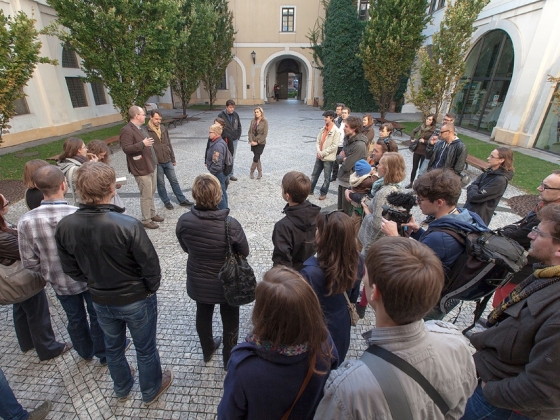 Václavské nám. od 14. století po současnost | <h4>Procházka s Richardem Bieglem po Václavském náměstí</h4>
13. 10. 2013