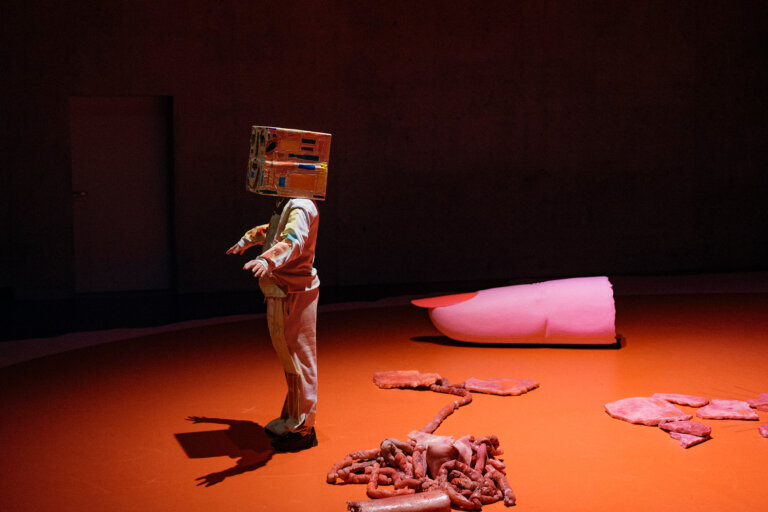 Teresa Vittucci, Annina Machaz a Theater HORA (CH): Sacre!