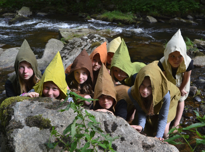 Taneční Studio Light: Wandering Through the Branches /31.5+1.6.